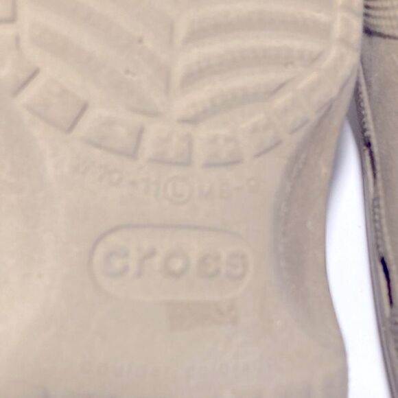 Crocs tan unisex sandals excellent condition - Picture 4 of 4